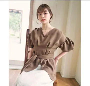 아카 비대칭 블라우스