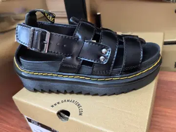 Dr.Martens 닥터마틴 샌들 블랙 41