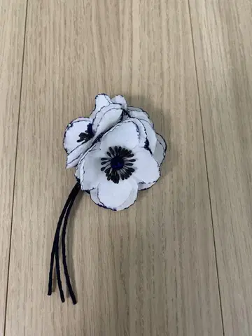 미나 페르호넨 코사지 브로치 아네모네 미사용 새상품
