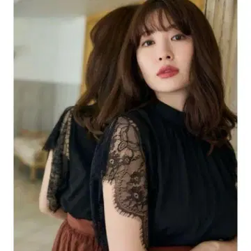 Herlipto 버터플라이 실크 터치 레이스 탑