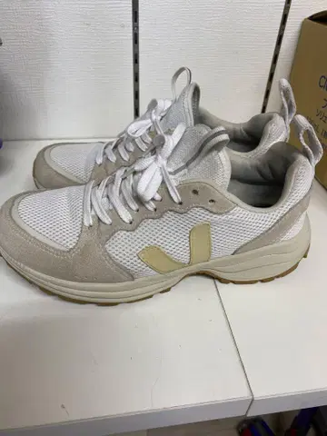 VEJA 러닝화 화이트/베이지