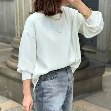 24 AW Emma Taylor 백 지퍼 롱 슬리브 T 블라우스 화이트