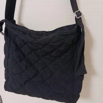 블랙 퀼팅 숄더백