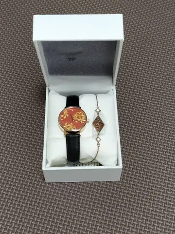 포로 파르마 리프레이즈 손목시계 치아키