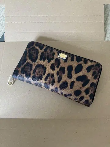 돌체앤가바나 장지갑 대용량 표범 무늬