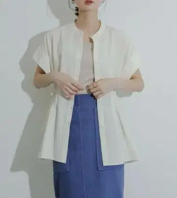 센스 오브 플레이스 바이 어반 리서치 허리 셔링 페플럼 블라우스