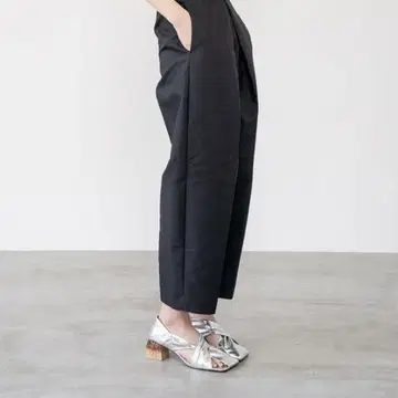 새상품급 알름 샌들 HEIDI LEATHER PUMPS 클리어 힐