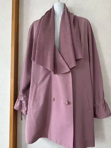 퍼플 핑크 트렌치코트 플리츠 옷깃