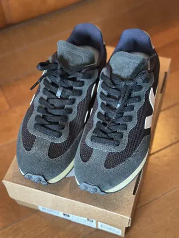 VEJA 스니커즈