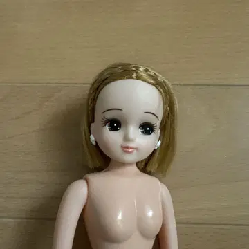 리카짱 인형 금색 머리