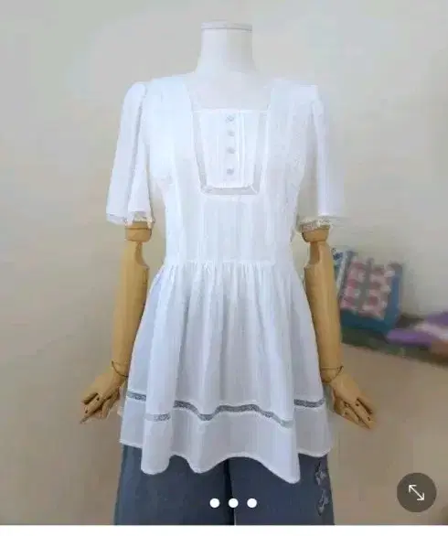 써스데이아일랜드 반팔 블라우스(S)