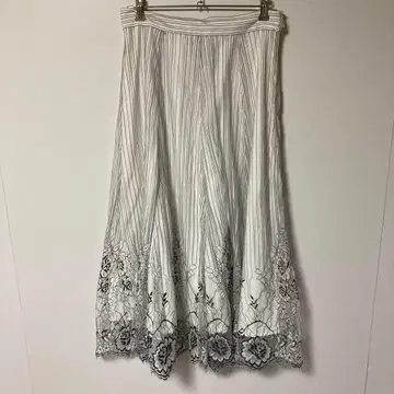 Tnewties 플레어 스커트 화이트 블랙 스트라이프