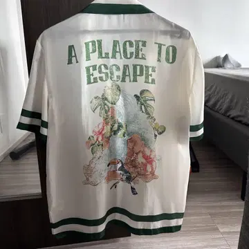 프린트 새틴 셔츠 자라 반팔 셔츠 A PLACE TO ESCAPE