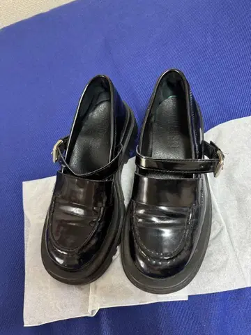 블랙 로퍼 백 스트랩 슈즈