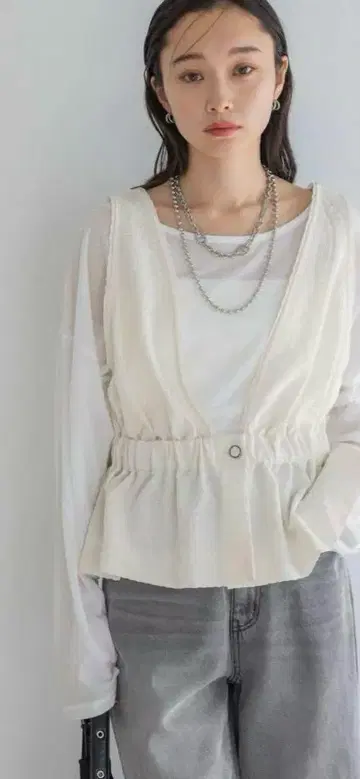 jeanasis 지나시스 체크 자카드 페플럼 베스트 화이트