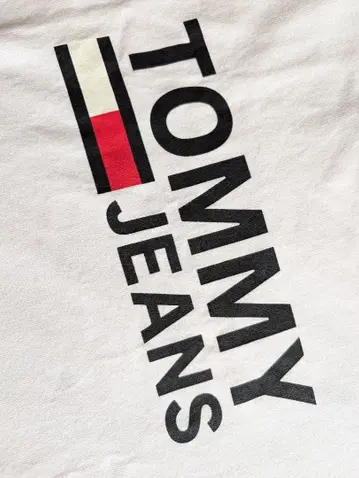 TOMMY JEANS 티셔츠