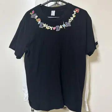 자수 디자인 블랙 티셔츠