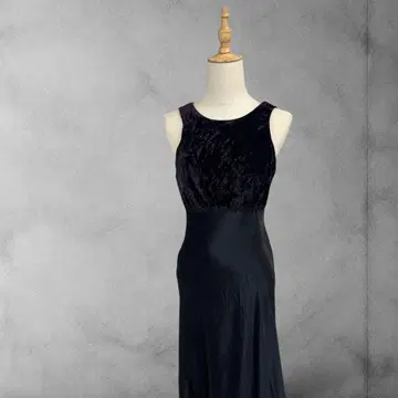 레이스업 디자인 백산 벨로아 x 새틴 롱 드레스