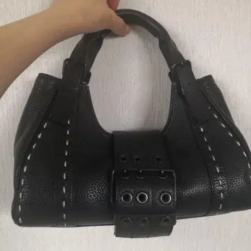 블랙 가죽 핸드백 스터드 장식