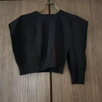 UN3D. 숏 니트
