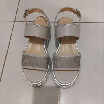 버클레이 통굽 플랫 샌들 23.5cm