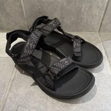 Teva 블랙 스포츠 샌들