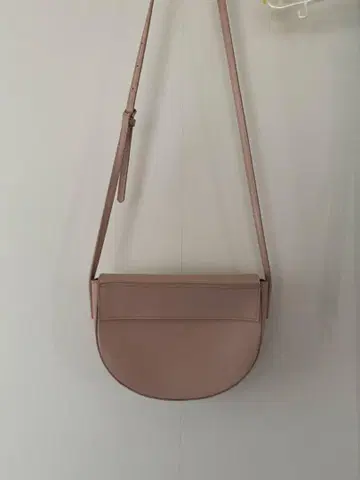 YAHKI 핑크 하프문 숄더백