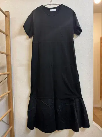 ASTRET 블랙 티셔츠 원피스 반팔