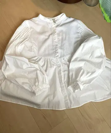 유나이티드 애로우즈 엠보싱 핀턱 롱 슬리브 블라우스