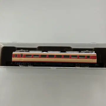 N게이지 철도 모형 빨간색과 크림색