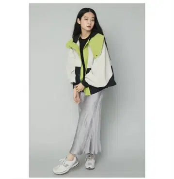 해린.사이 새틴 스커트 새상품급