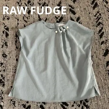 RAW FUDGE 라이트 블루 반팔 블라우스
