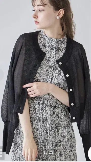 미사용 새상품 toccocloset 펄 단추 시어 라메 니트 가디건