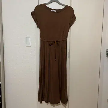 앤도트 노스탤지어 롱 플리츠 원피스 M 브라운 브라운 반팔
