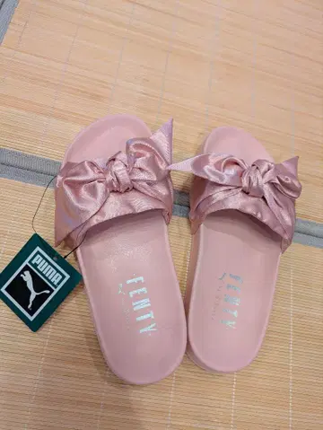 택 포함 미사용 새상품! PUMA FENTY 리한나 핑크 리본 포함 샌들
