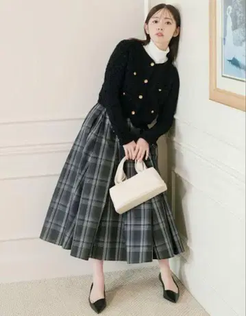 그레이 체크 무늬 플레어 스커트