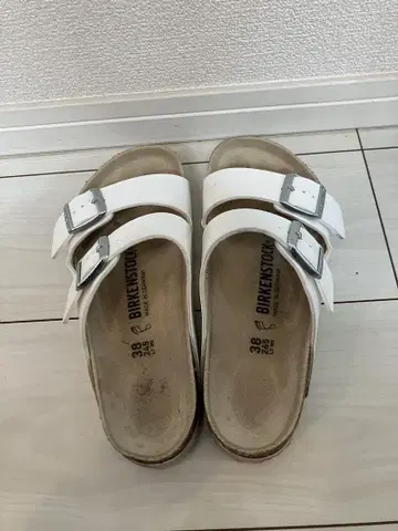 버켄스탁 샌들 애리조나 화이트 24.5cm, 38 사이즈