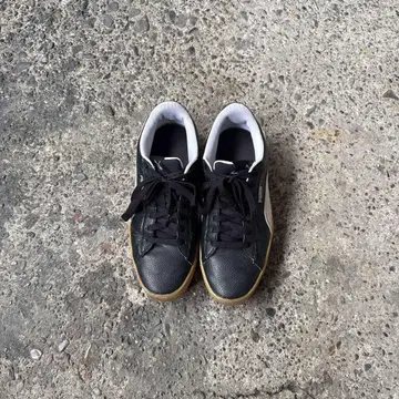 PUMA 블랙 스니커즈