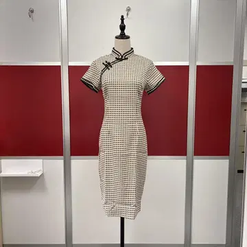체크 무늬 차이나 드레스