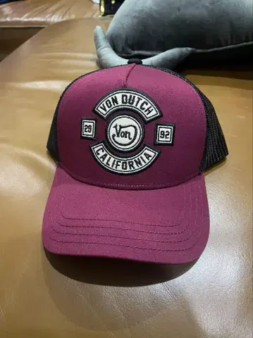 Von Dutch 트래커 캡 버건디