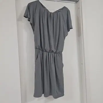 택 포함 그레이 반팔 튜닉 허리밴딩 포켓 부착