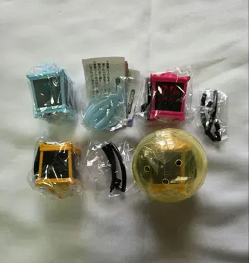 샹들리에, 찻잔, 여왕벌과 들국화, 뾰족한 귀, 가챠가챠, 해파리
