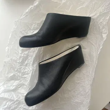 HYKE BEAUTIFUL SHOES 뮬 샌들 24.5
