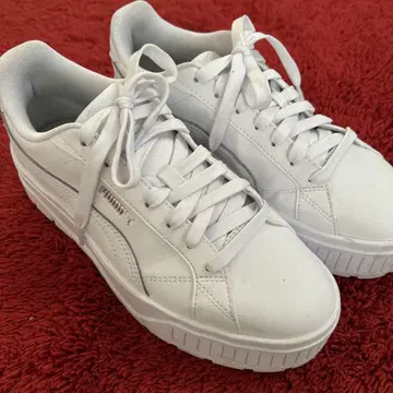 Puma 화이트 통굽 스니커즈