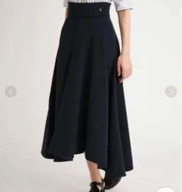스나이델 비대칭 플레어 스커트