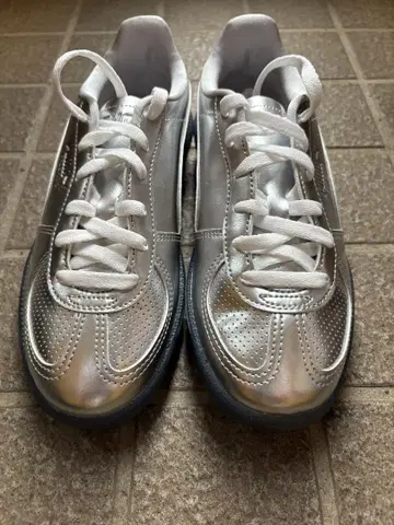 푸마 여성용 스니커즈 실버 24cm