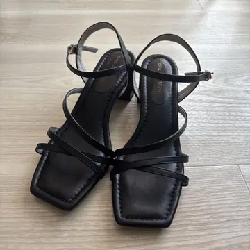 블랙 스트랩 샌들 미들 힐 오리엔탈 트래픽