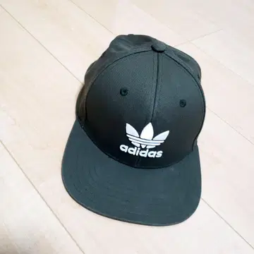아디다스 CAP 카키