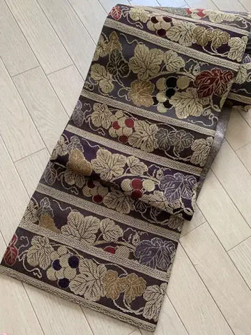 고급 후쿠로 오비 포도와 잎 자수
