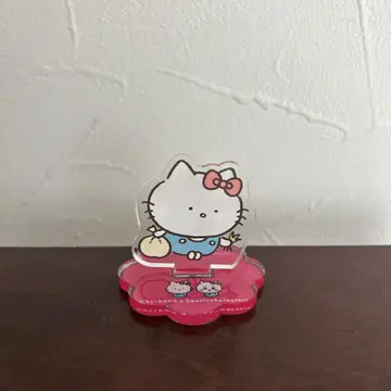 치이카와 (먼작귀) 산리오 콜라보 아크릴 스탠드 in 캡슐 헬로키티 가챠